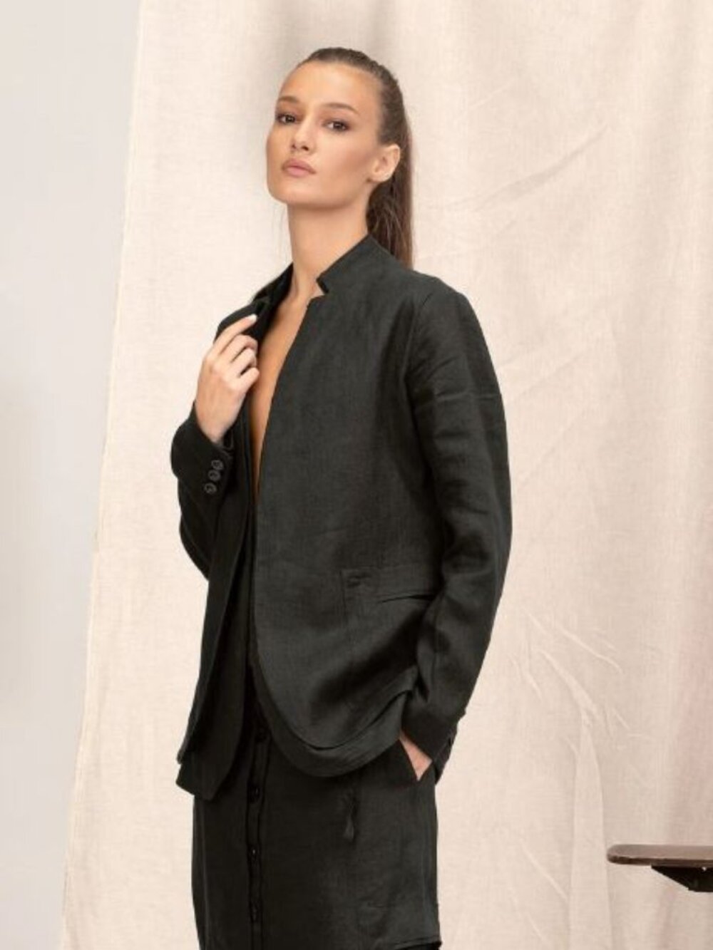 Avant garde linen blazer - Picture 3 of 6